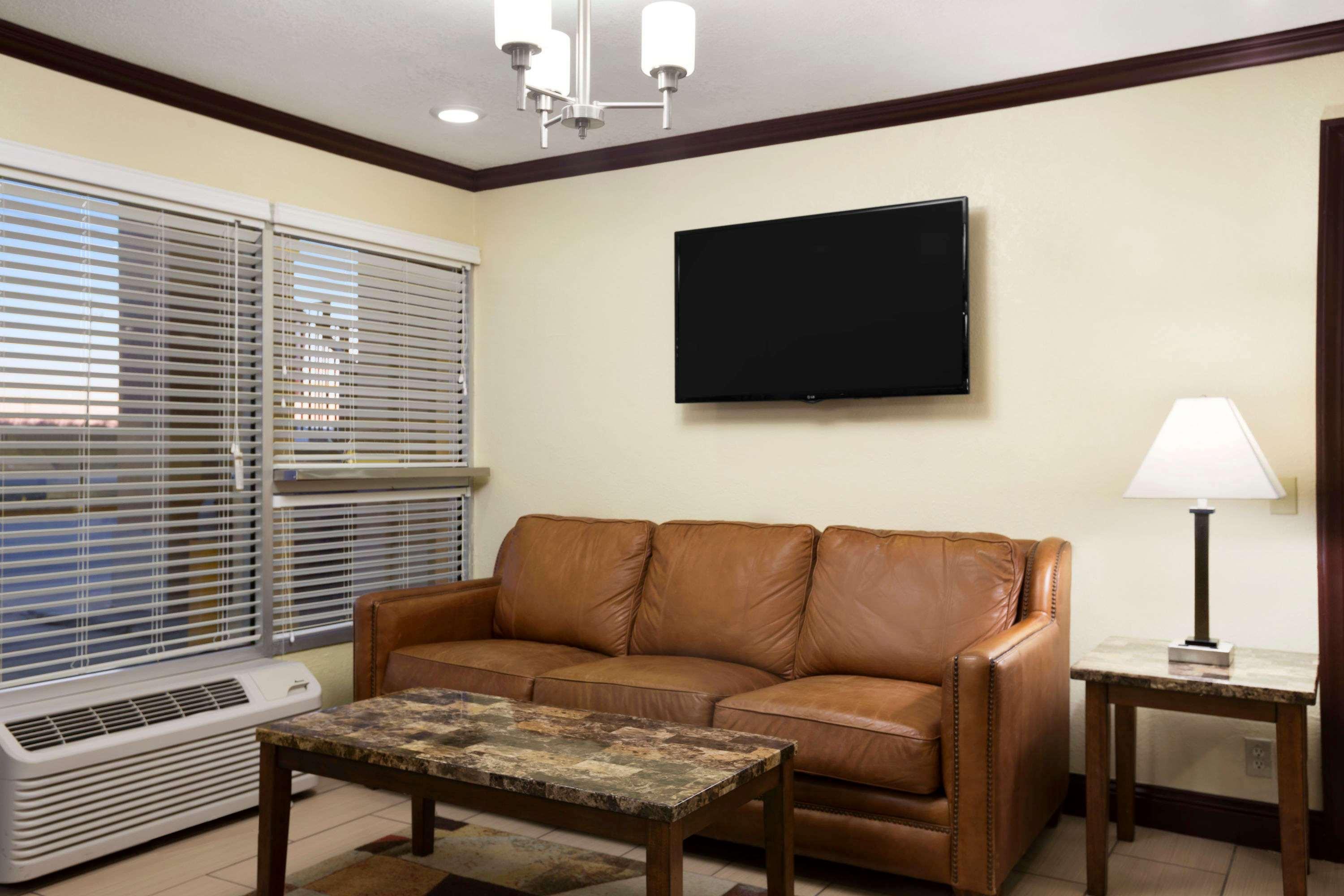 מלון Super 8 By Wyndham Woodward מראה חיצוני תמונה